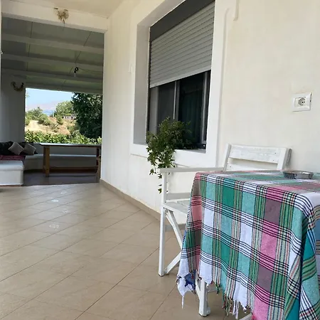 Meta - Welcoming With Byrek & Traditional Meals ベッド・アンド・ブレックファスト Gusmar