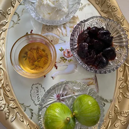 Meta - Welcoming With Byrek & Traditional Meals ベッド・アンド・ブレックファスト 4*