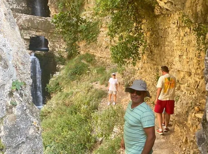 Meta - Welcoming With Byrek & Traditional Meals Отель типа 