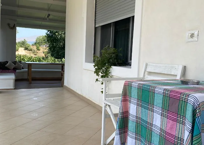 Meta - Welcoming With Byrek & Traditional Meals Отель типа 