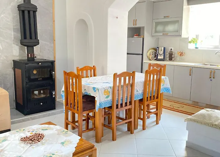 Meta - Welcoming With Byrek & Traditional Meals Отель типа 