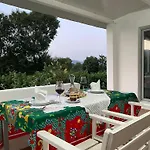 Meta - Welcoming With Byrek & Traditional Meals ベッド・アンド・ブレックファスト 4*